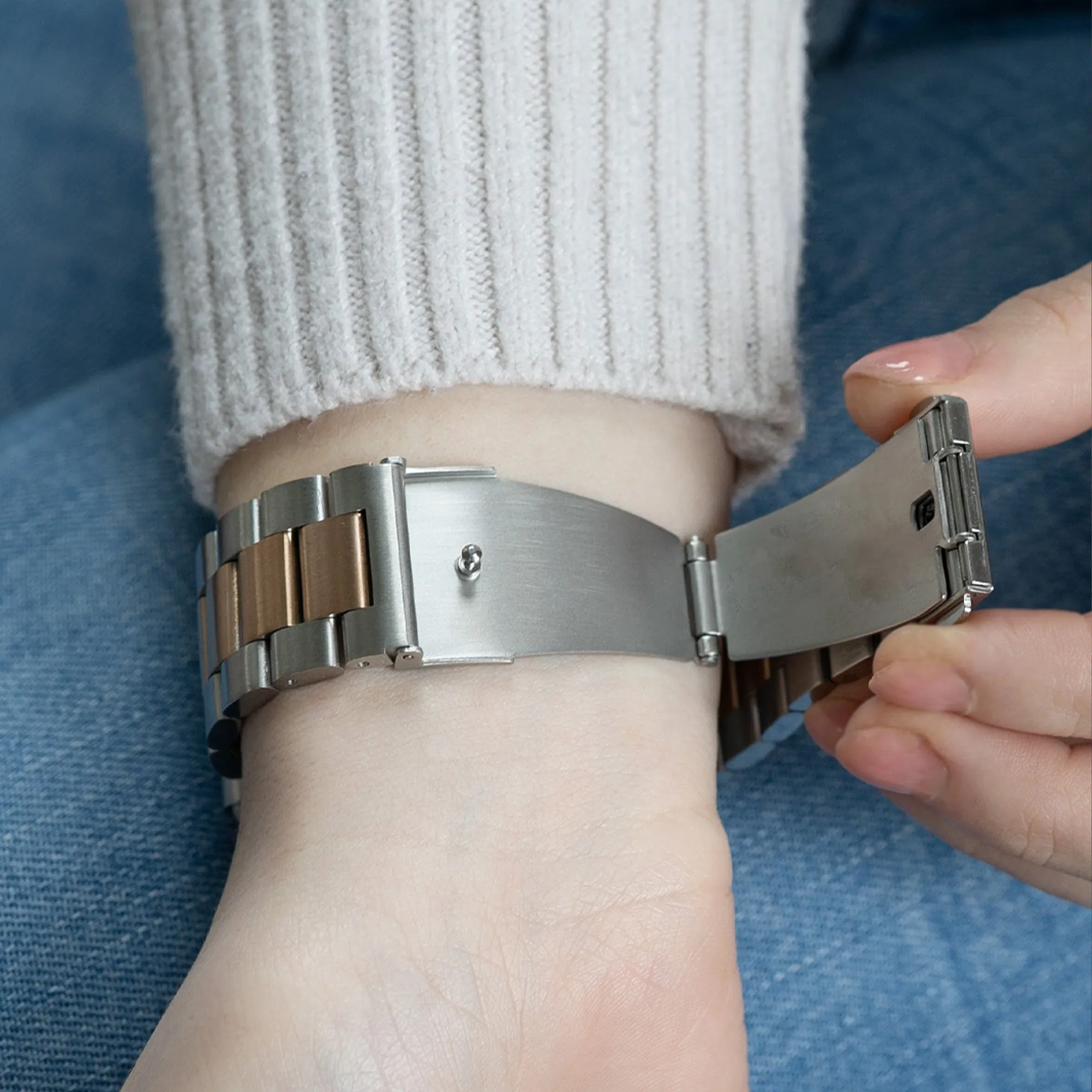 #1 Best Seller: Apple Watch Steel Strap (Silver/Rose Gold)  Limited Stock!