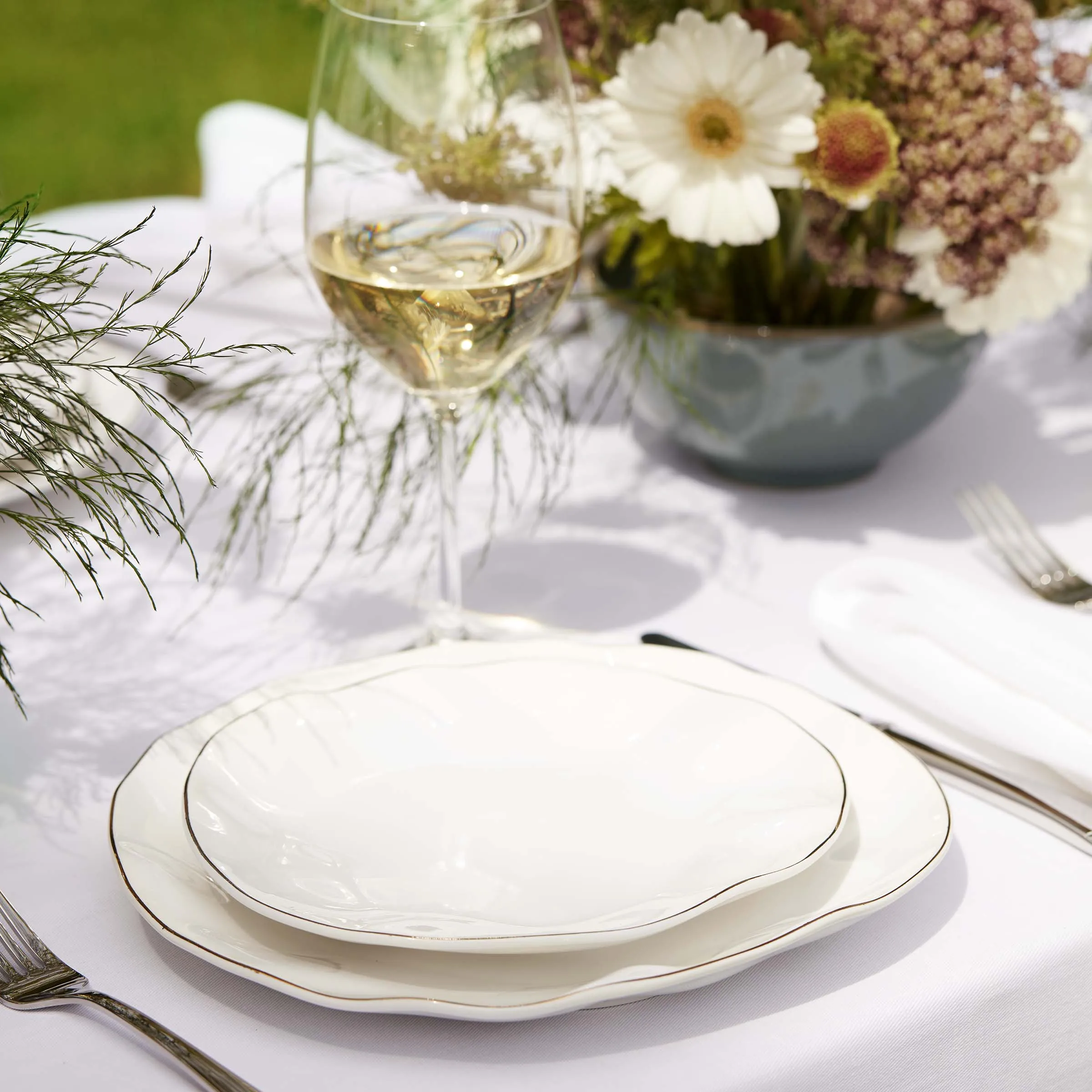Blue Bay White 24-Piece Dinnerware Set Lenox