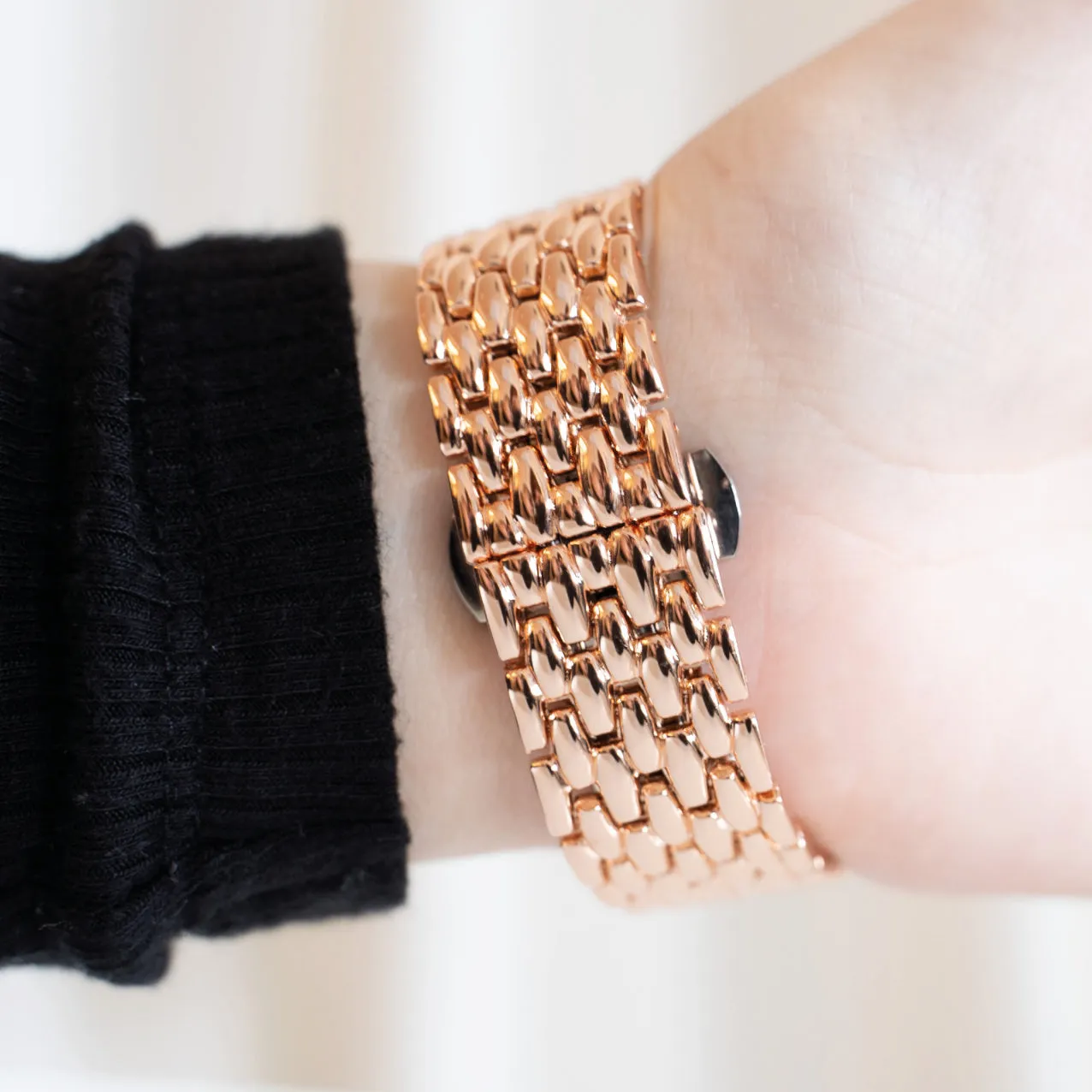 Editors Choice Fitbit Charge 6 Steel Strap Dragon (Rose Gold)  Limited Availability!