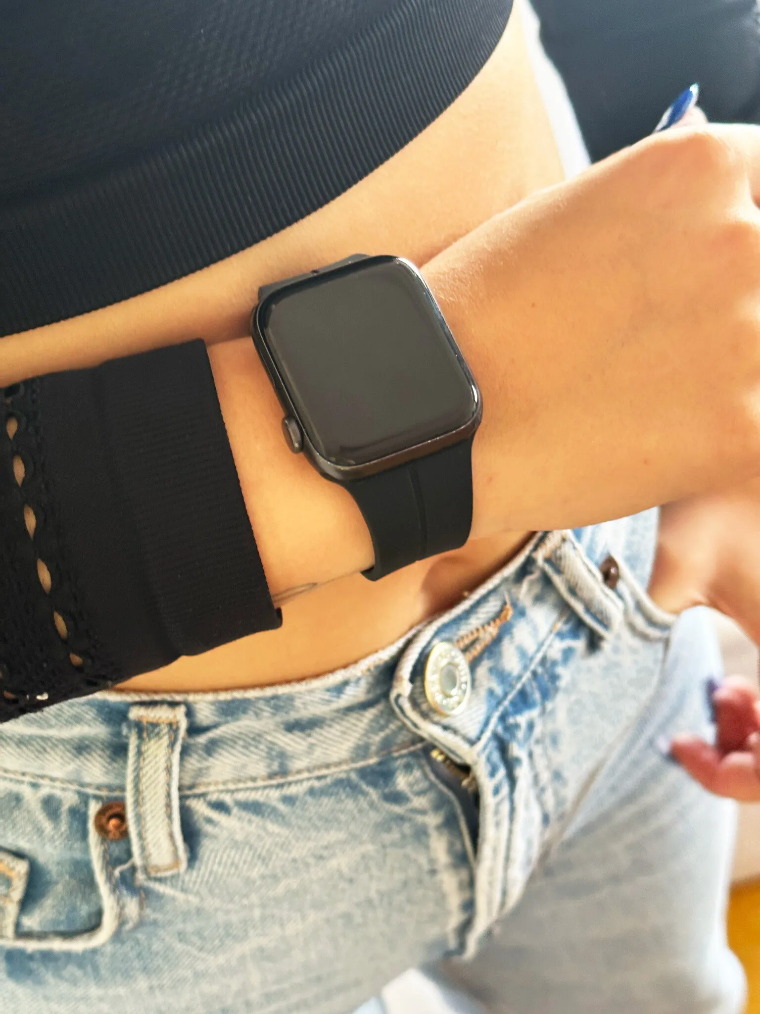 Editors Pick Apple Watch Magnetic D-Buckle Strap (Black)  Almost Gone!