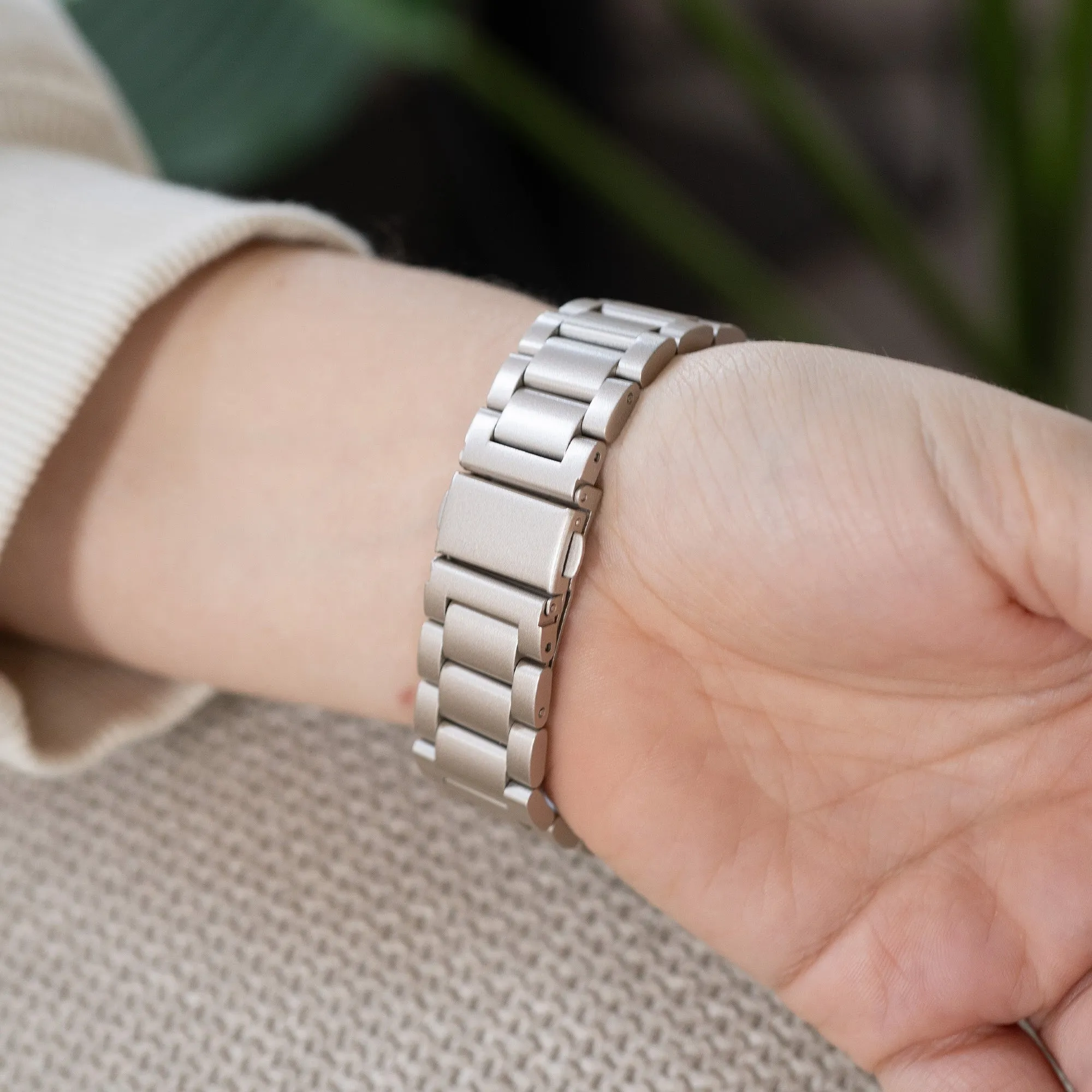Editors Pick Fitbit Charge 6 Steel Strap (Starlight)  Limited Availability!