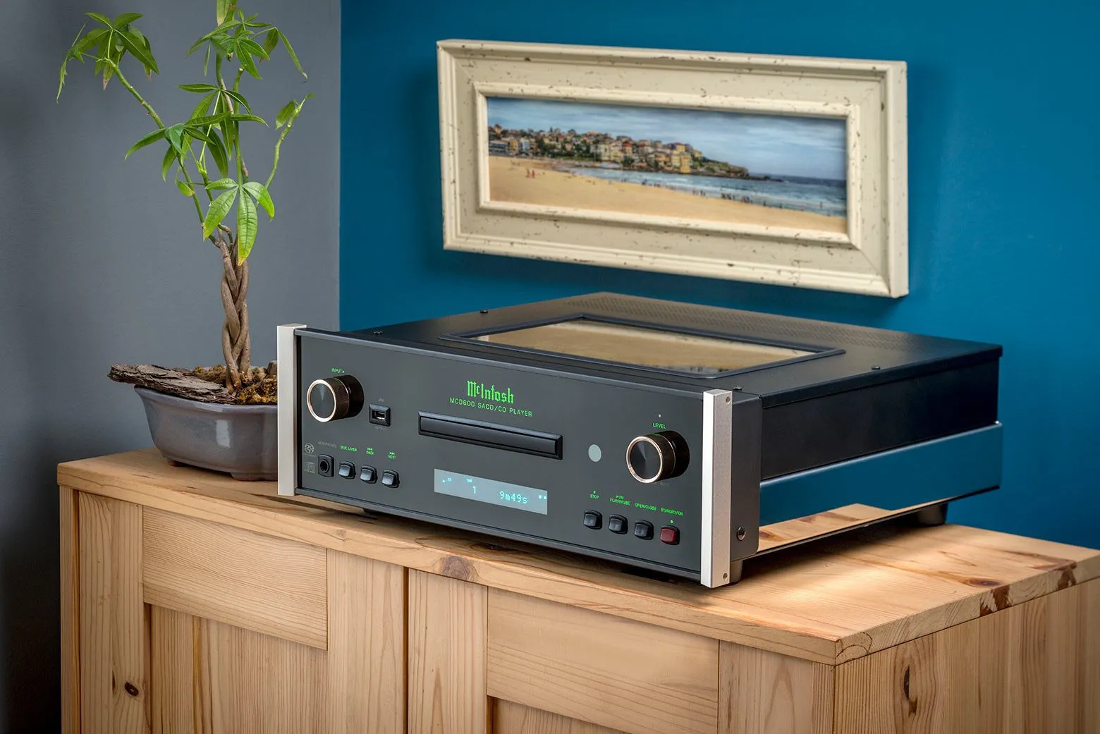 Hot Deal McIntosh MCD600 - 2-Channel SACD/CD Player  Last Chance!