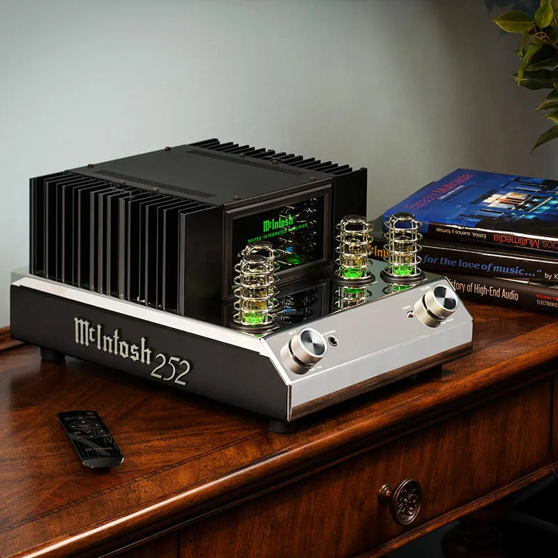 Insta-Worthy McIntosh MA252 2-Channel Integrated Amplifier  Last Few Pieces!