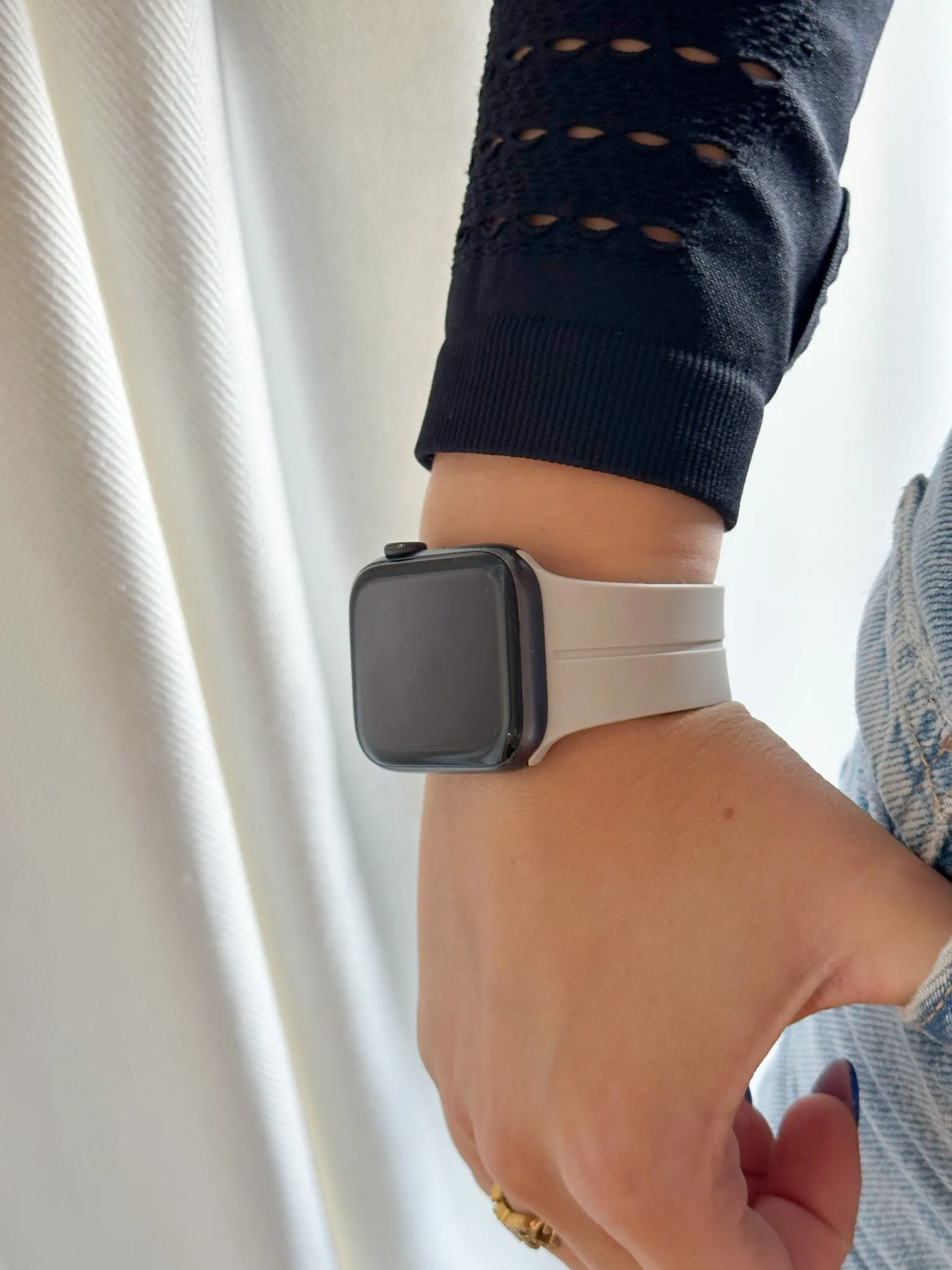 Luxury Feel Apple Watch Magnetic D-Buckle Strap (Off White)  Stylish & Comfortable