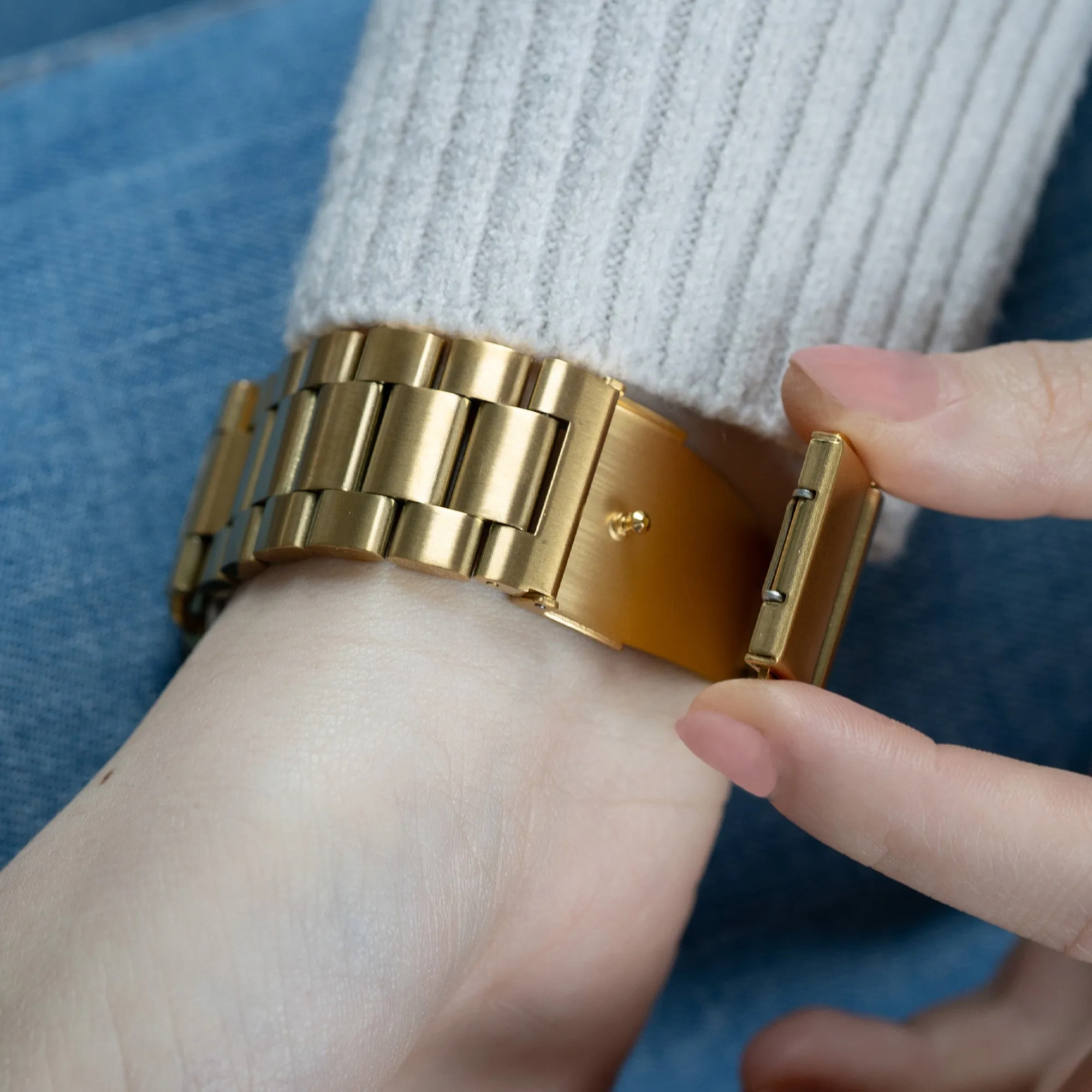 Luxury Feel Apple Watch Steel Strap (Gold)  Almost Sold Out!