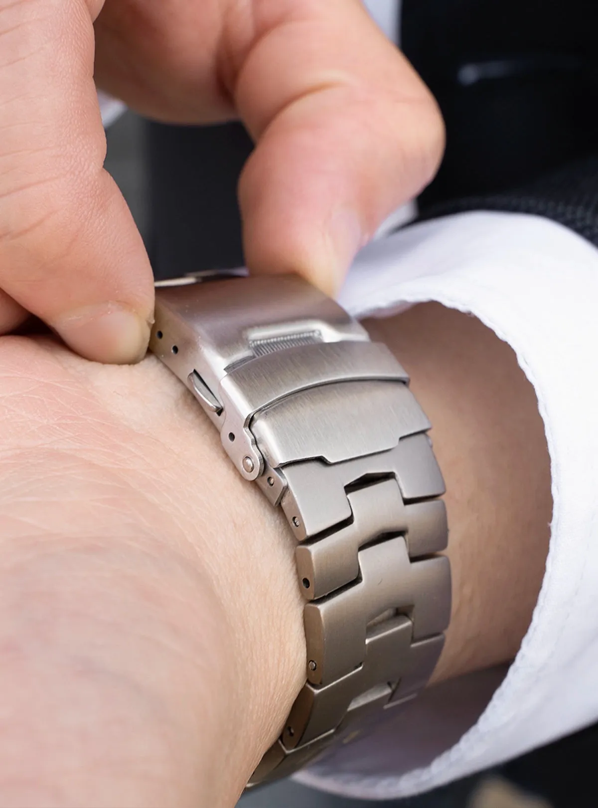 Top Rated Apple Watch Titanium Grain Strap (Silver)  Dont Miss Out!