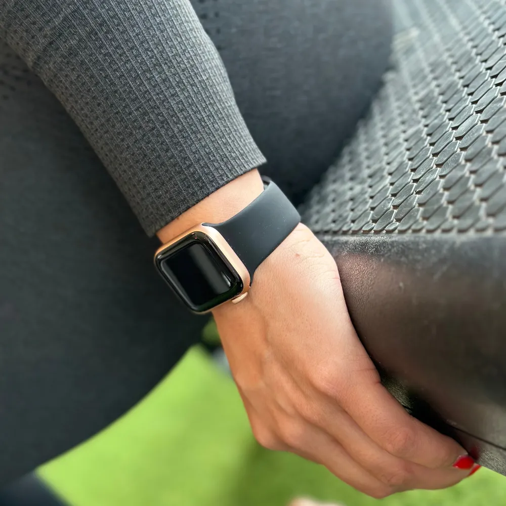 Trendy 2025 Apple Watch Silicone Strap Classic (Black)  Stylish & Comfortable
