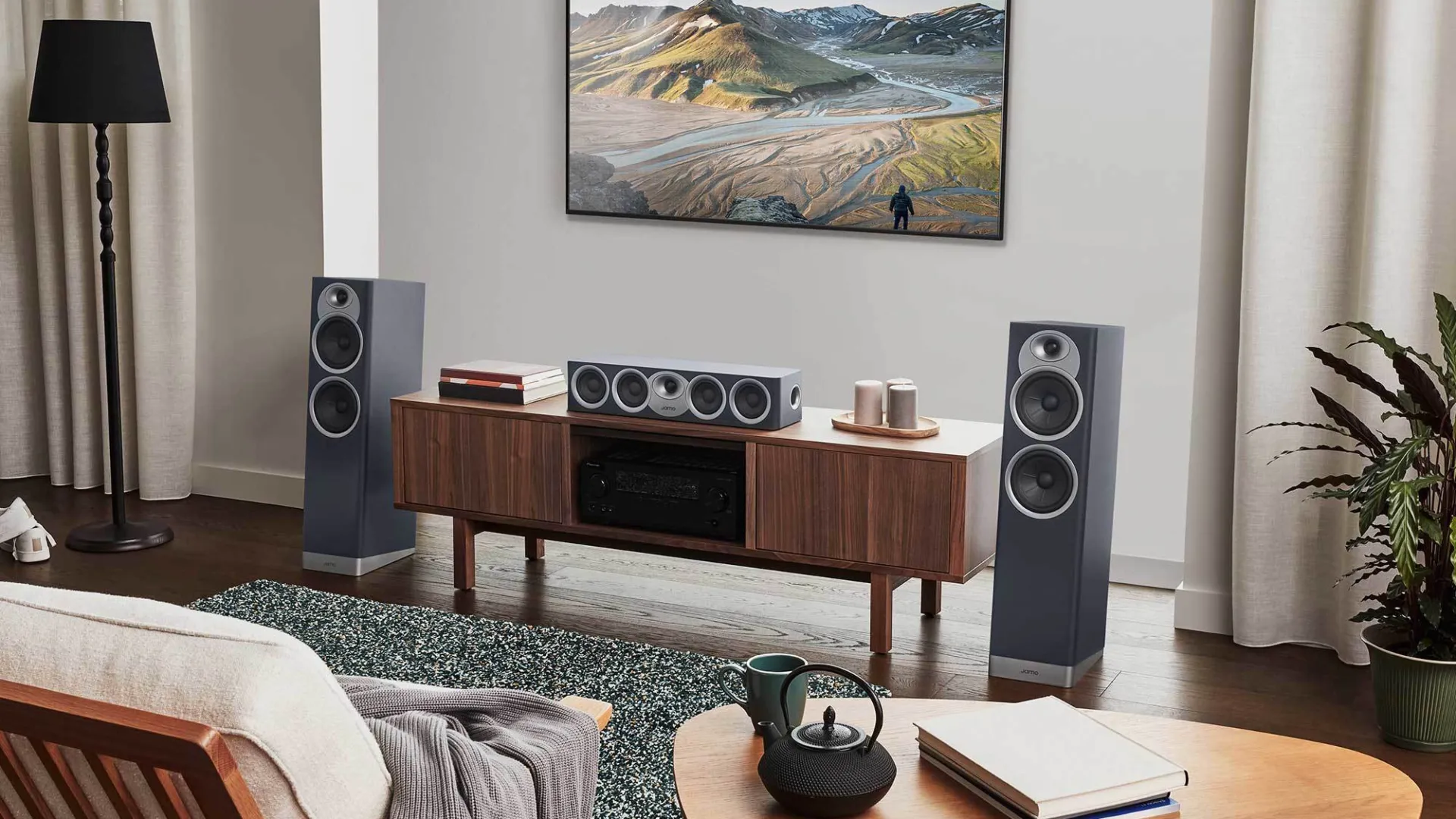 VIP Favorite Jamo S7-27F - Floorstanding Speaker (Pair)  Last Few Pieces!